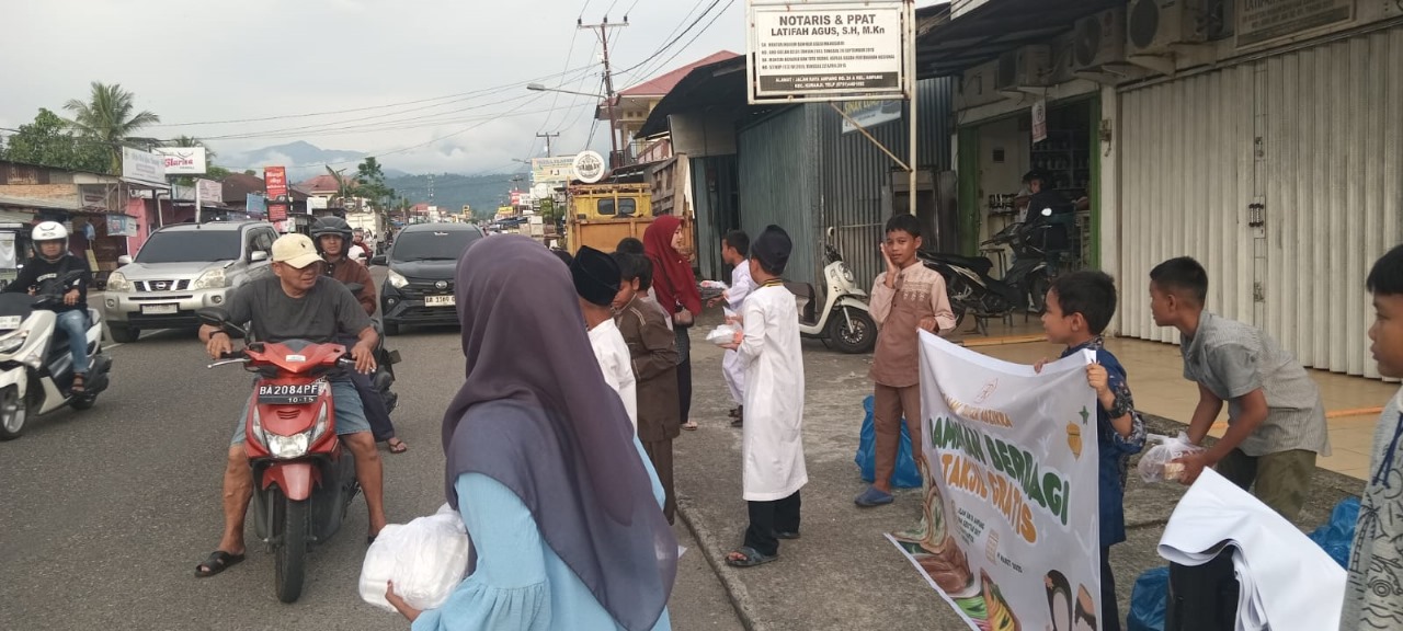 Berbagi Takjil dan buka puasa bersama
